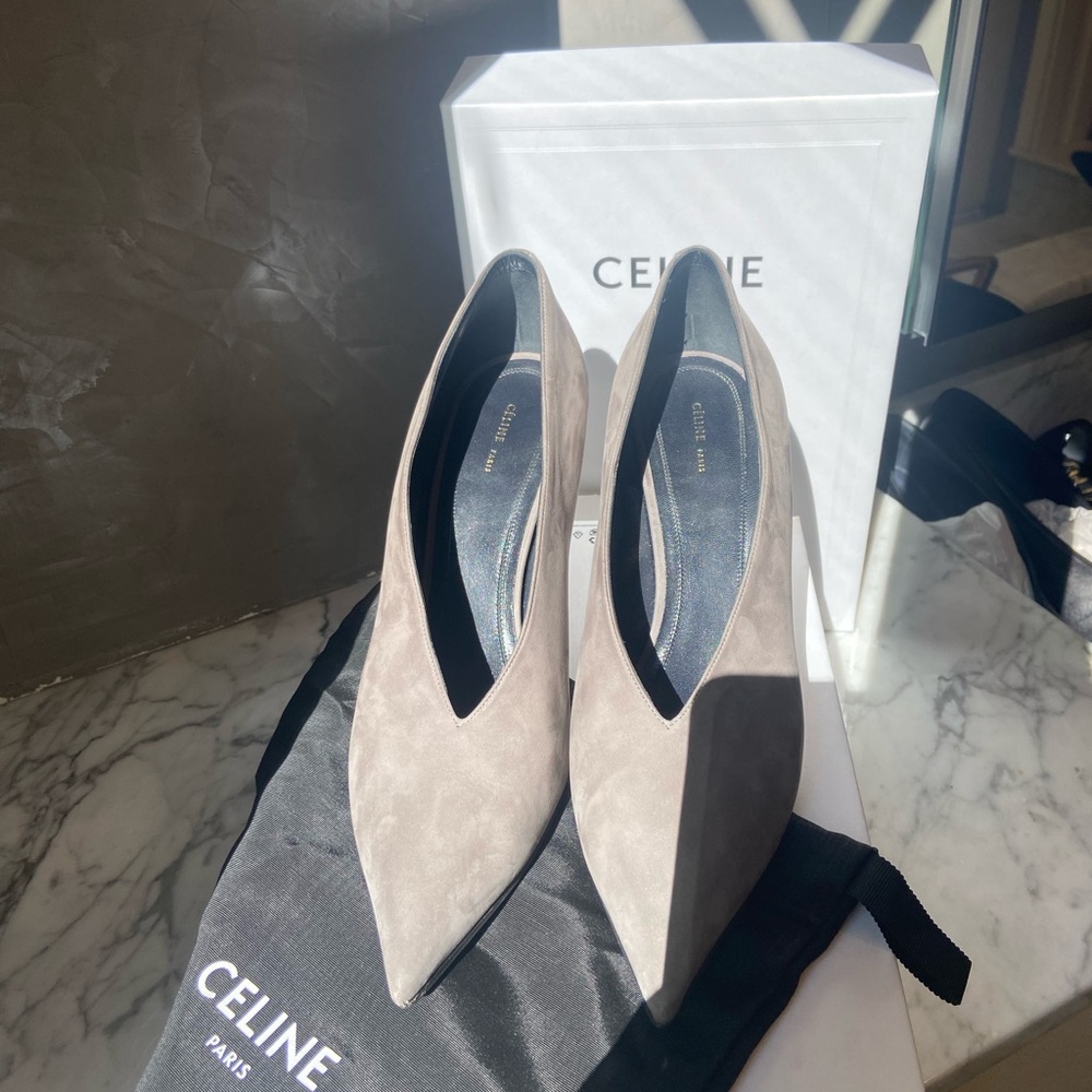 Celine Women's Sophisticated Gray Suede Pointy Heels - Picture 7 of 7
